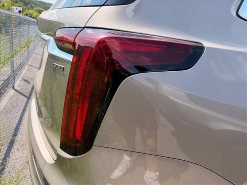 Used 2022 Cadillac XT6 Premium Luxury w/ Technology Package AWD/4WD image 16