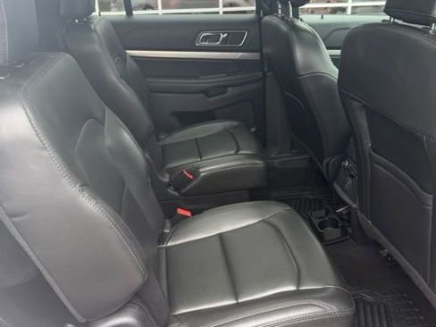 Used 2019 Ford Explorer XLT w/ Equipment Group 202A AWD/4WD image 17