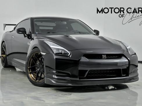 Used 2011 Nissan GT-R Premium image 1