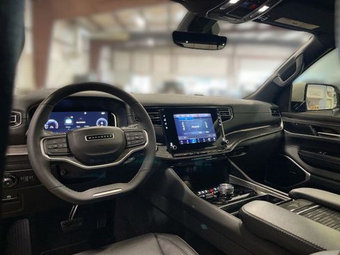 Used 2022 Jeep Wagoneer Series II image 18