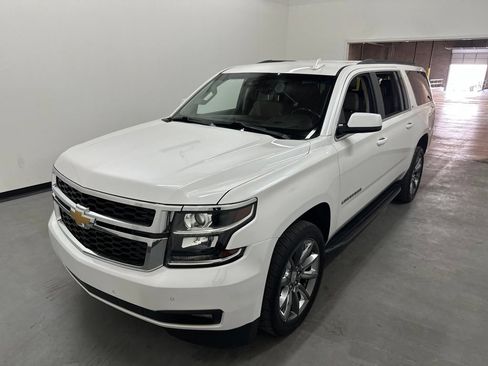 Used 2020 Chevrolet Suburban LT w/ Luxury Package RWD image 24