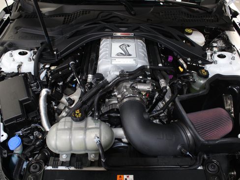 Used 2021 Ford Mustang Shelby GT500 w/ Carbon Fiber Track Pack RWD image 40