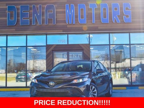 Used 2019 Toyota Camry LE image 1