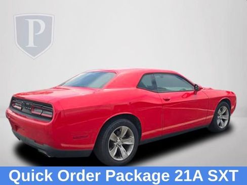 Used 2017 Dodge Challenger SXT RWD image 4