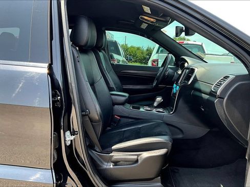 Used 2017 Jeep Grand Cherokee Altitude AWD/4WD image 7