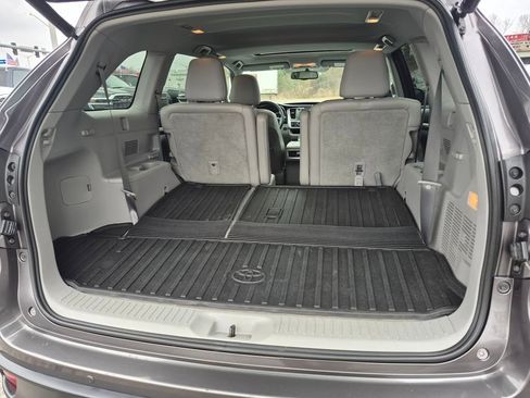 Used 2016 Toyota Highlander Limited image 12