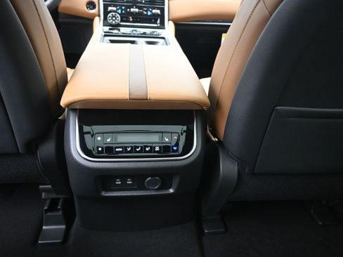 New 2025 Nissan Armada Platinum Reserve image 21