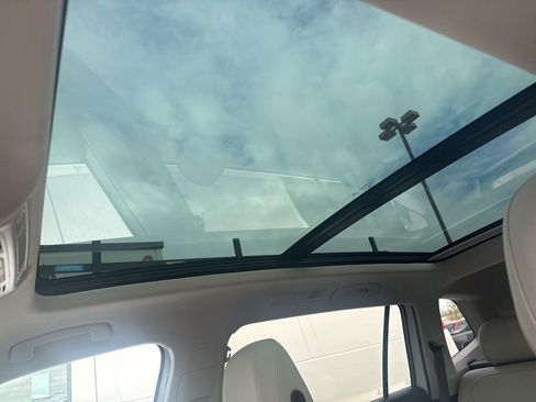 Used 2020 Volkswagen Tiguan SE image 10