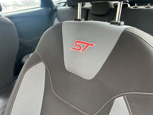 Used 2018 Ford Focus ST image 10