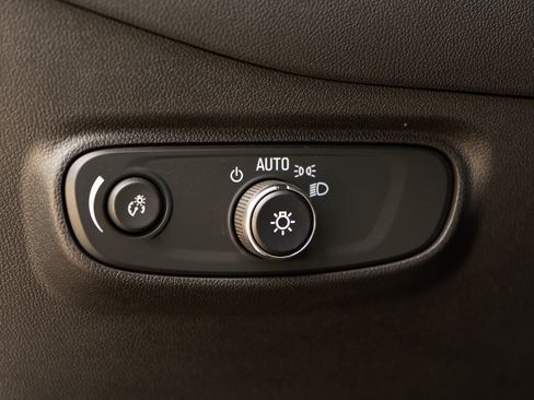 Used 2024 Chevrolet Equinox LS image 40