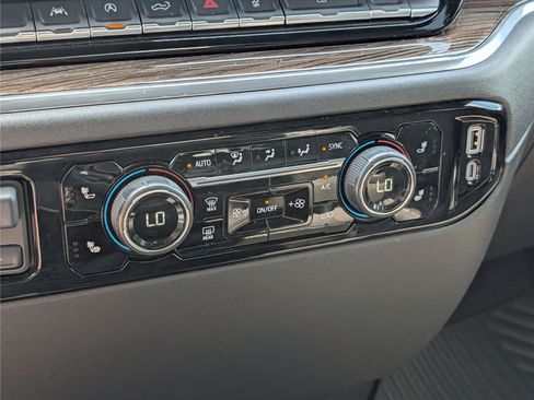 Used 2025 Chevrolet Silverado 1500 LT AWD/4WD image 19