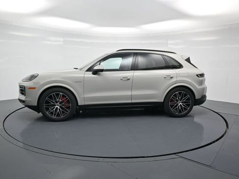 New 2025 Porsche Cayenne S image 2