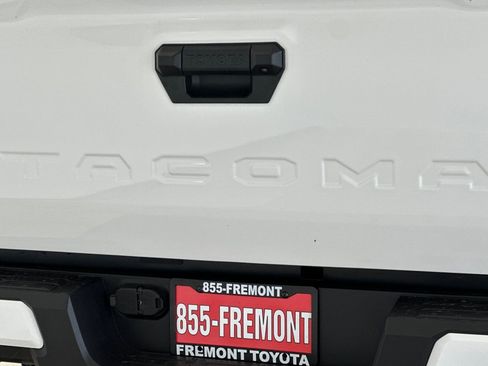 Used 2025 Toyota Tacoma SR5 AWD/4WD image 7