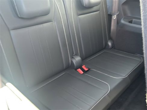 Used 2023 Volkswagen Tiguan SE image 14