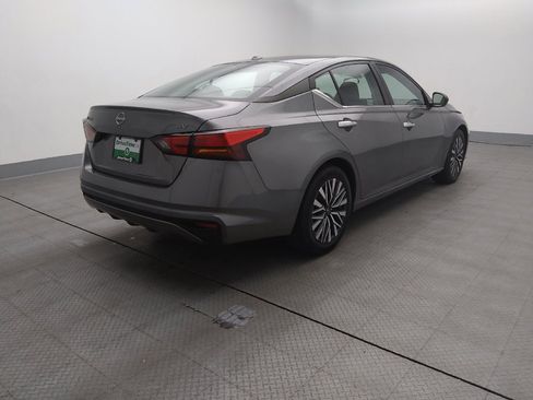Used 2024 Nissan Altima 2.5 SV image 9