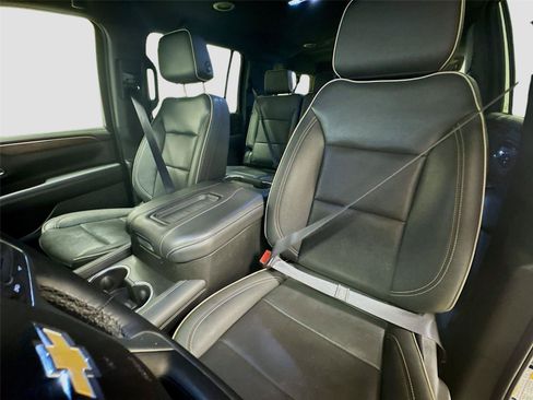 Used 2024 Chevrolet Suburban Premier AWD/4WD image 22