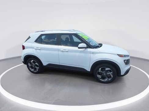 Used 2025 Hyundai Venue SEL FWD image 9
