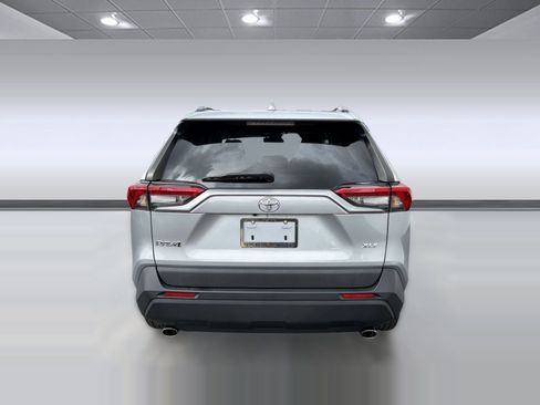 Used 2021 Toyota RAV4 XLE Premium FWD image 9