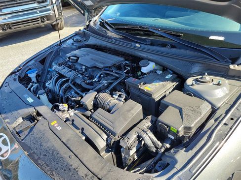 Certified 2025 Hyundai Elantra Sport image 35