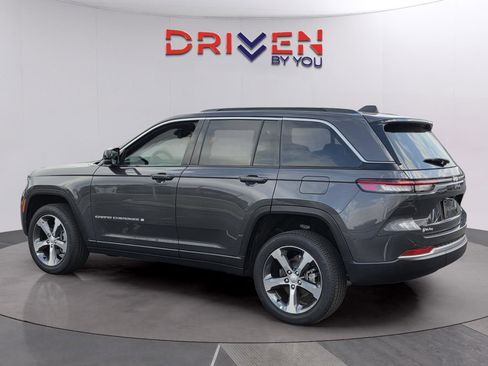 New 2026 Jeep Grand Cherokee Limited RWD image 3