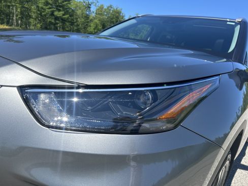 Used 2026 Toyota Highlander XLE AWD/4WD image 9