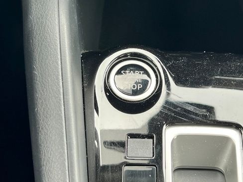 Used 2020 Nissan Versa SV image 27