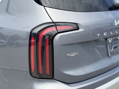 Certified 2024 Kia Telluride EX w/ EX Captain's Chair Package FWD image 11