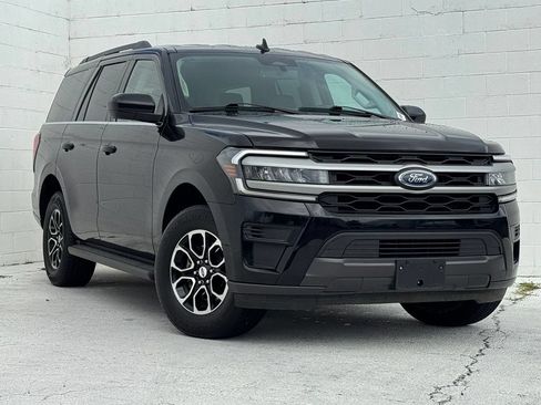 Used 2024 Ford Expedition XLT AWD/4WD image 2