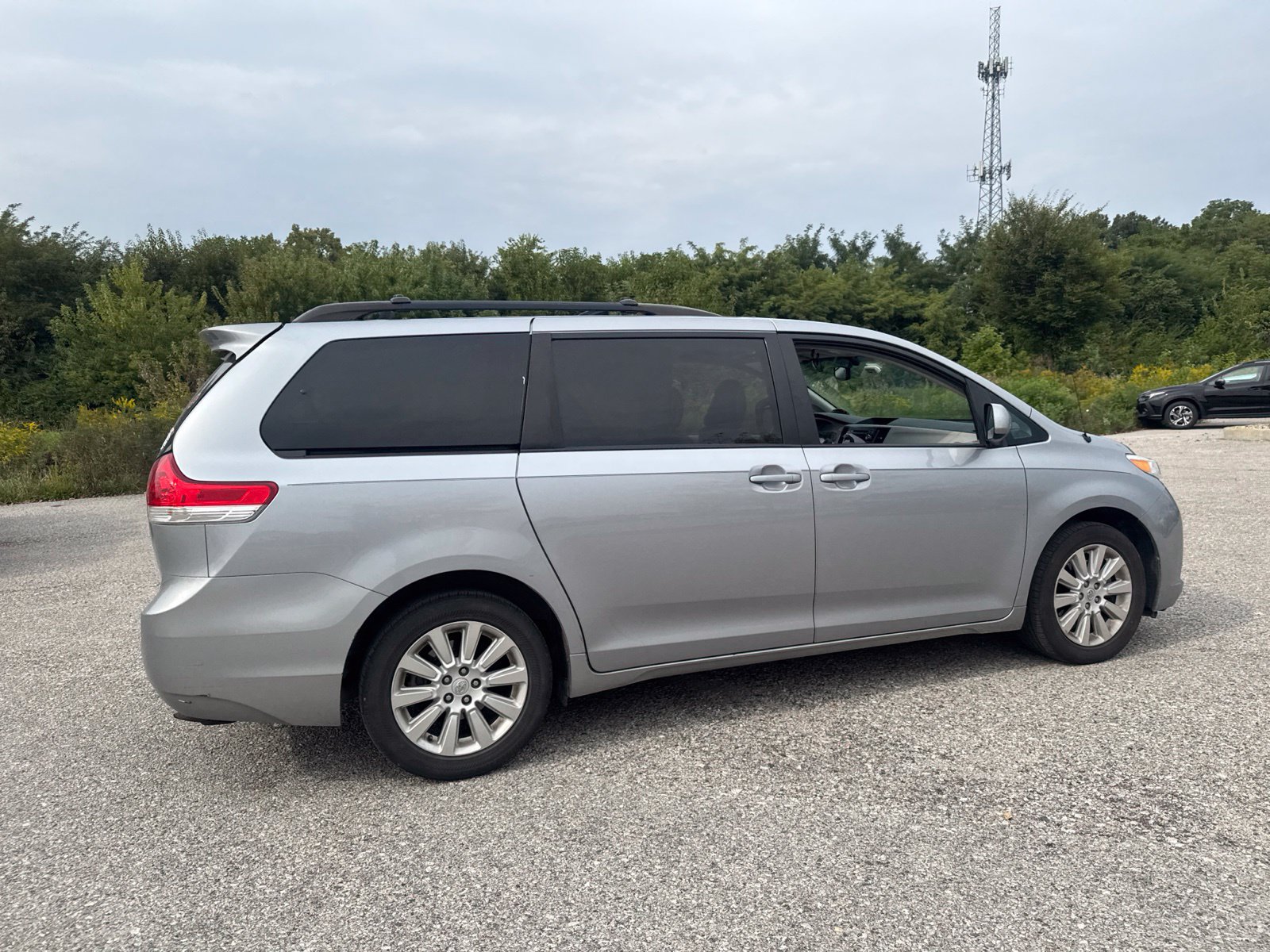 Used 2012 Toyota Sienna LE w/ Towing Pkg AWD/4WD image 16