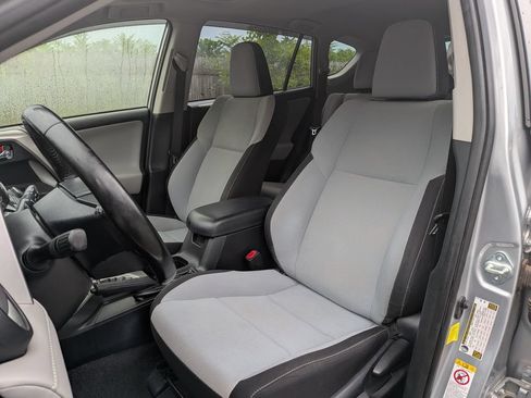Used 2018 Toyota RAV4 XLE FWD image 3