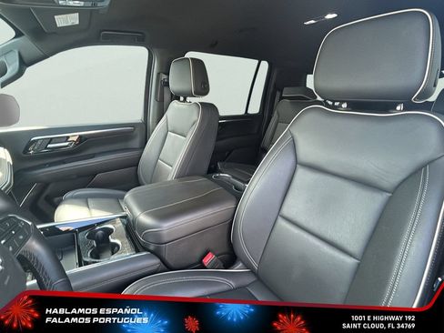 Used 2025 Chevrolet Suburban Premier RWD image 24
