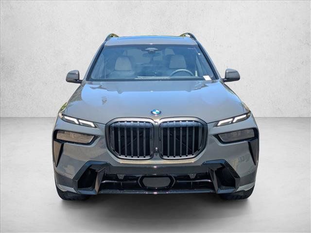 Used 2025 BMW X7 xDrive40i w/ M Sport Package AWD/4WD image 2