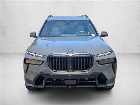 Used 2025 BMW X7 xDrive40i w/ M Sport Package AWD/4WD image 2