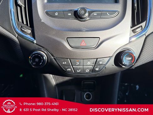 Used 2017 Chevrolet Cruze LT image 20