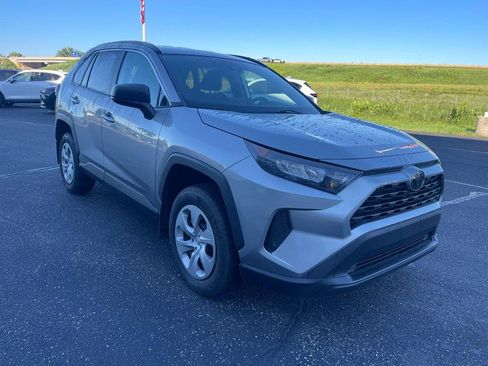 Used 2021 Toyota RAV4 LE FWD image 2