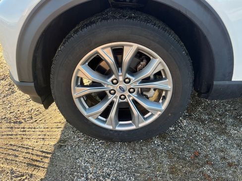 Used 2022 Ford Explorer XLT w/ Equipment Group 202A image 6