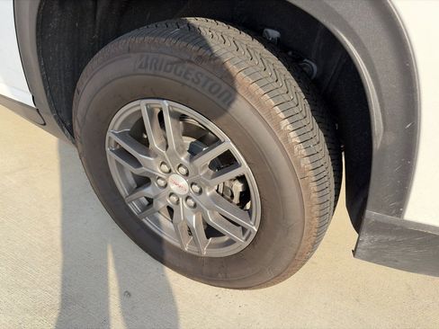 Used 2025 GMC Acadia Elevation image 7