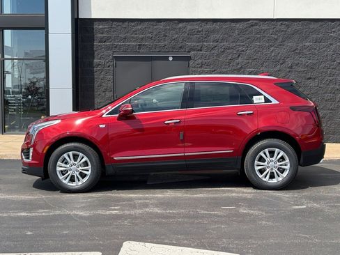 New 2026 Cadillac XT5 Luxury image 2