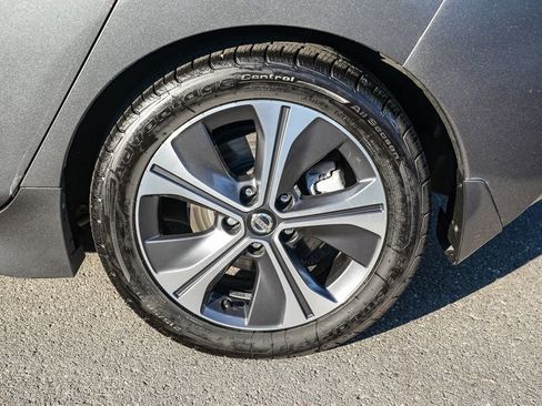 Used 2018 Nissan Leaf SL w/ SL Technology Package image 12