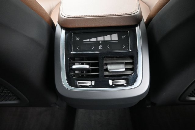 Used 2024 Volvo XC90 B6 Plus w/ Protection Package Premier AWD/4WD image 27