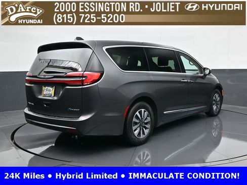 Used 2022 Chrysler Pacifica Limited image 5