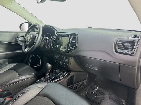 Used 2019 Jeep Compass Latitude AWD/4WD image 37