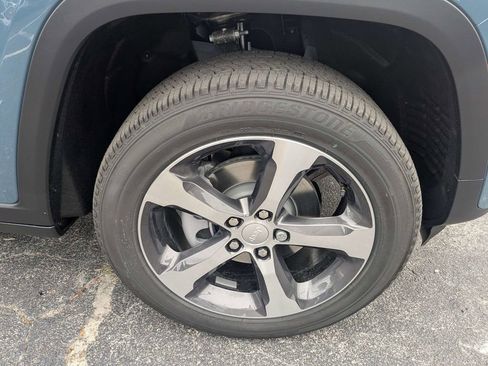 New 2026 Jeep Grand Cherokee Limited RWD image 11