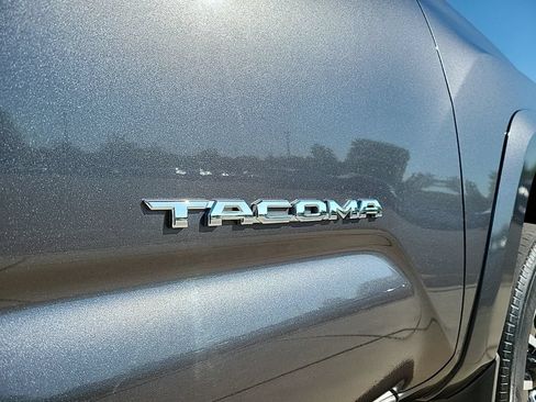 Used 2021 Toyota Tacoma TRD Sport w/ Technology Package AWD/4WD image 9