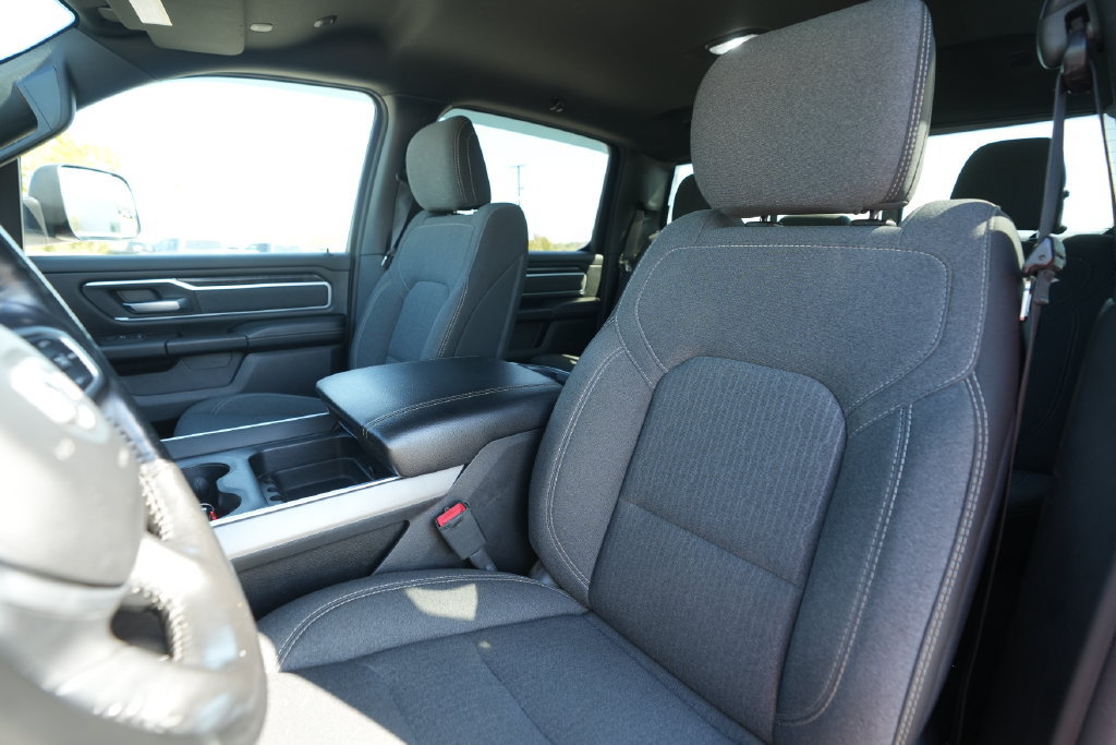 Used 2020 RAM 1500 4x4 Crew Cab image 40