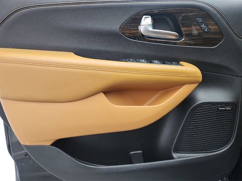 Used 2022 Chrysler Pacifica Pinnacle image 25