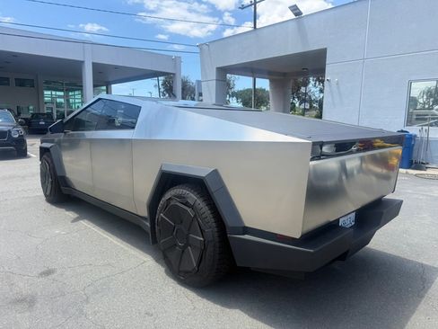Used 2024 Tesla Cybertruck AWD Crew Cab image 3