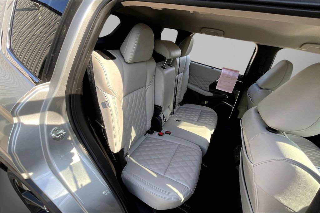 Used 2024 Mitsubishi Outlander SEL AWD/4WD image 25