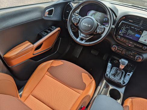 Certified 2024 Kia Soul EX w/ Option Group 015 FWD image 9