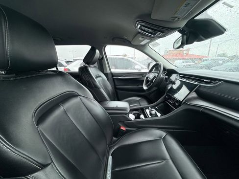 Used 2023 Jeep Grand Cherokee L Limited AWD/4WD image 19